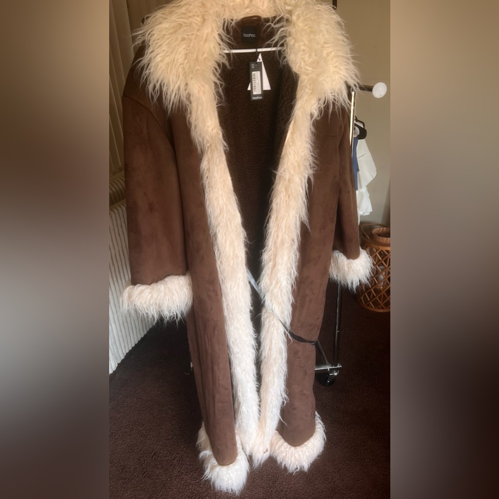 Boohoo plus faux fur trim suedettle coat 
UK 22
EUR 50 
US 18